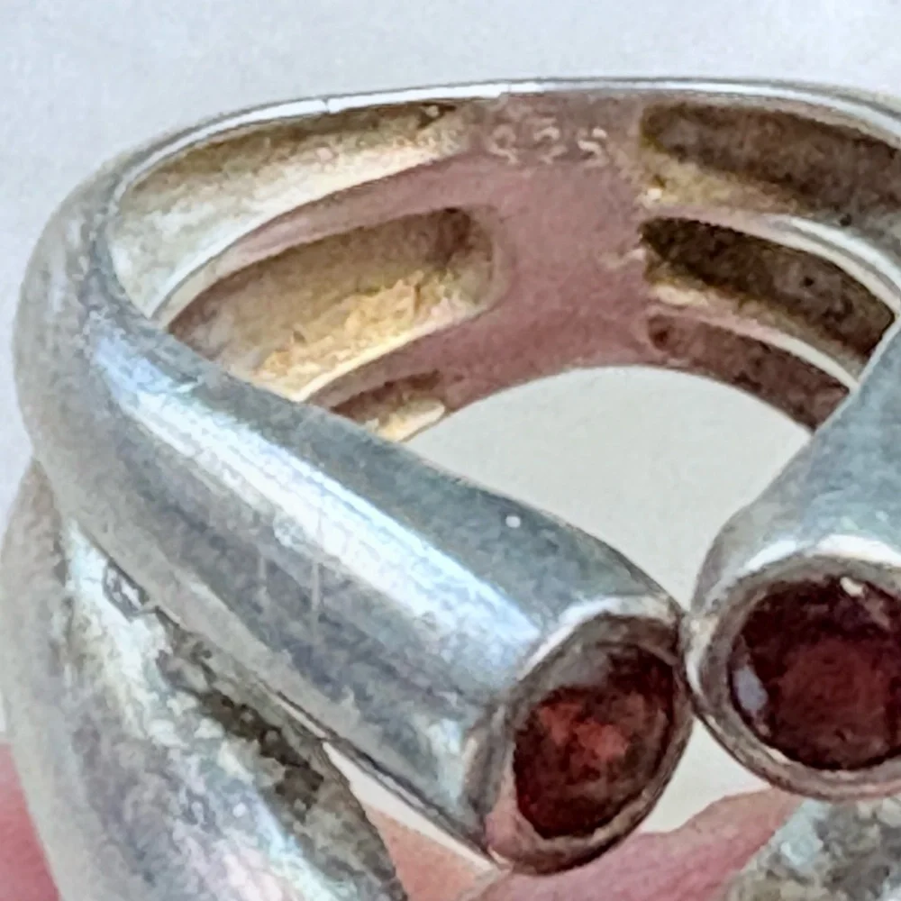 Sterling silver and garnet ring - missing a stone